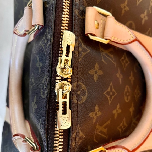 Authentic Louis Vuitton Keepall 50. New zipper, handles, chapes and body bands. - Picture 9 of 16